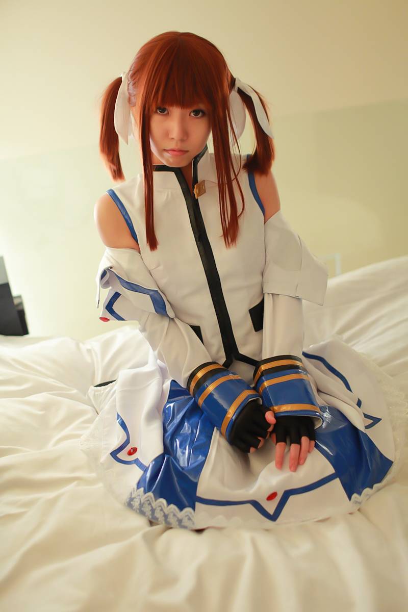 [Cosplay]  Hot Maho Shojo Lyrical Nanoha 诱惑的动作